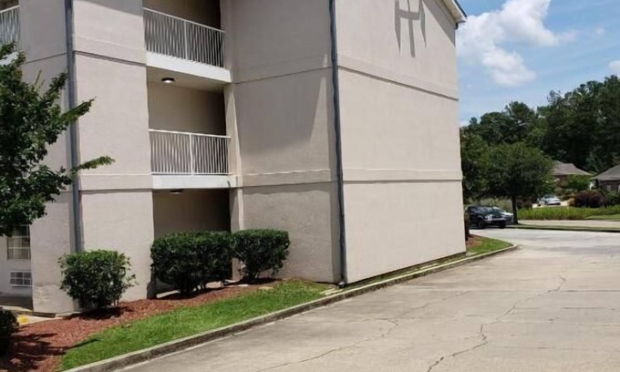 Hattiesburg Hotel | InTown Suites Extended Stay Hattiesburg