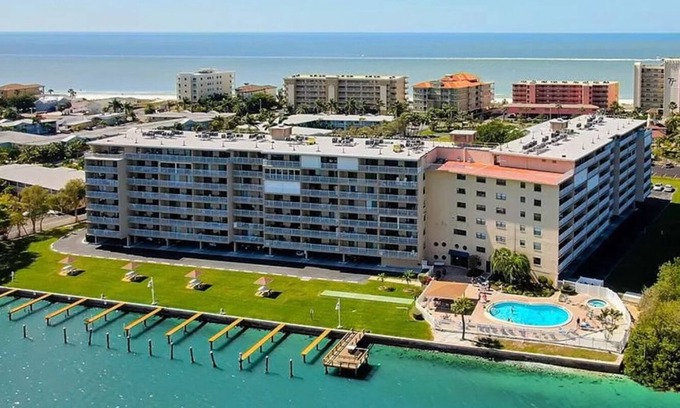 Indian Shores Condo | Intracoastal w/Private Balcony★ - Steps to Beach ☼