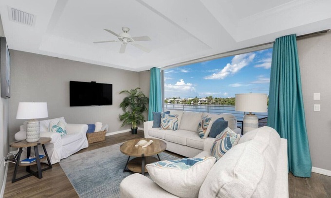 Palm Island Apartment | Intracoastal Waterfront Luxury Condo