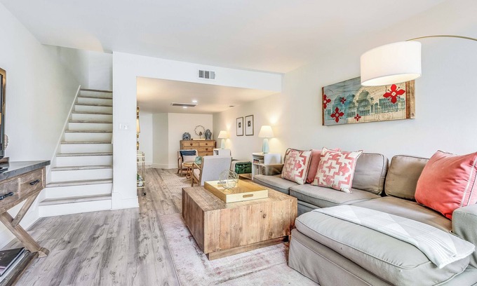 Historic Downtown Savannah Condo | Introducing: Savannah's Iconic Post Modern condo for 4!