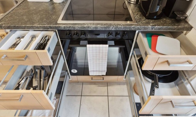 Center Apartment | Inviting 2-BR Apartment Living