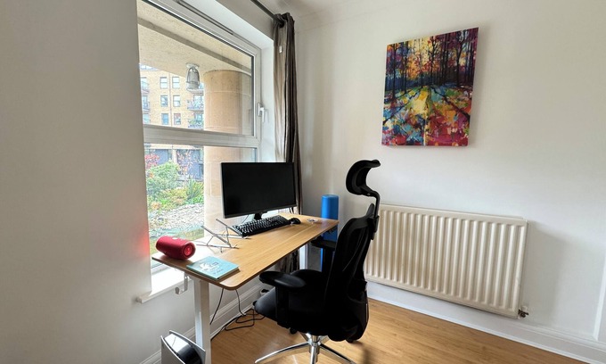 Riverside Apartment | Inviting 2BD Flat with Gym, 8 Mins to Tower Bridge
