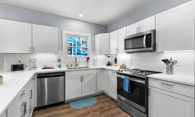 Near East Side House | Inviting 4BR 2 5BA Downtown Home With Ample Space