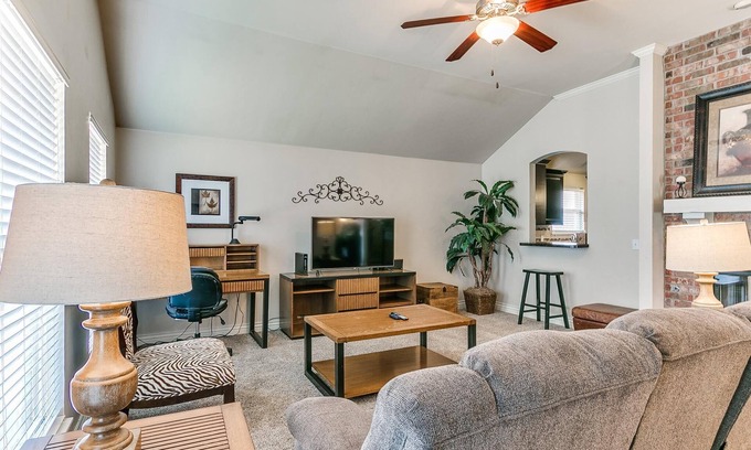 Edmond House | Inviting and Updated Home with a Storm Shelter!