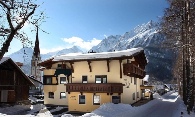 Unterlaengenfeld Apartment | Inviting apartment in Längenfeld with sauna