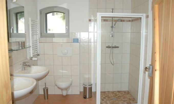 Drosedow Apartment | Inviting apartment near seabeach