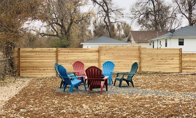 Greeley Apartment | Inviting Bungalow Next to Unc - Free Cruiser Bikes!