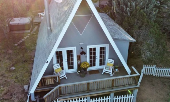 Payson Cabin | Inviting Cabin on a quiet cul-de-sac in Payson.