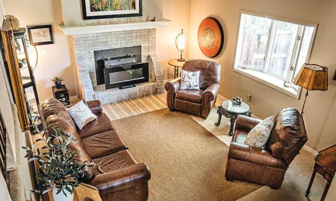 Lafayette House | Inviting Coal Creek Large Home