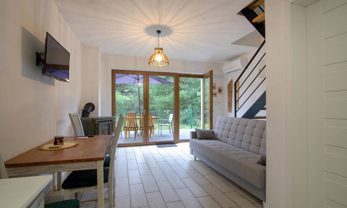 Czarny Mlyn House | Inviting cottage in beautiful natural surroundings.