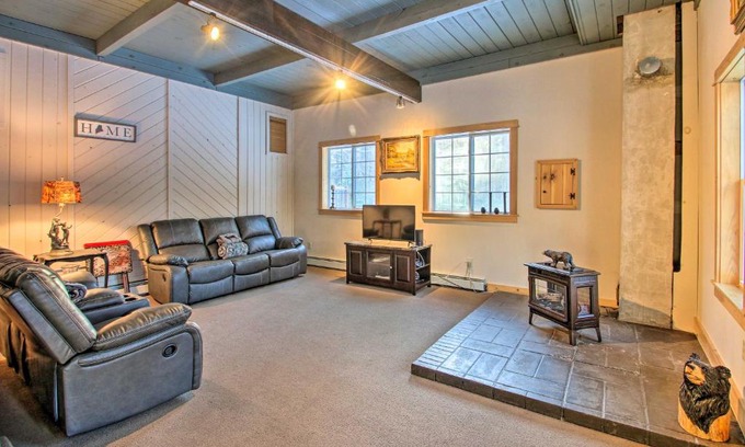 Harrison House | Inviting Countryside Home 4 Mi to Long Lake!