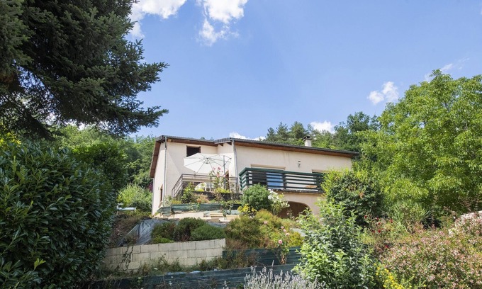 Miremont House | Inviting holiday home in Miremont with garden