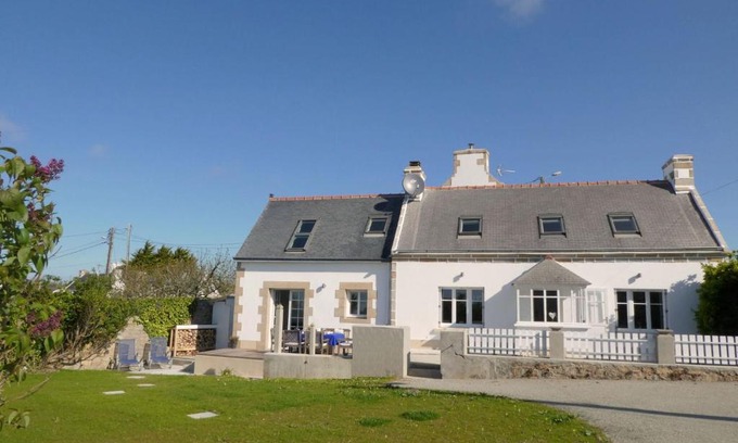 Plogoff House | Inviting holiday home in Plogoff with fenced garden