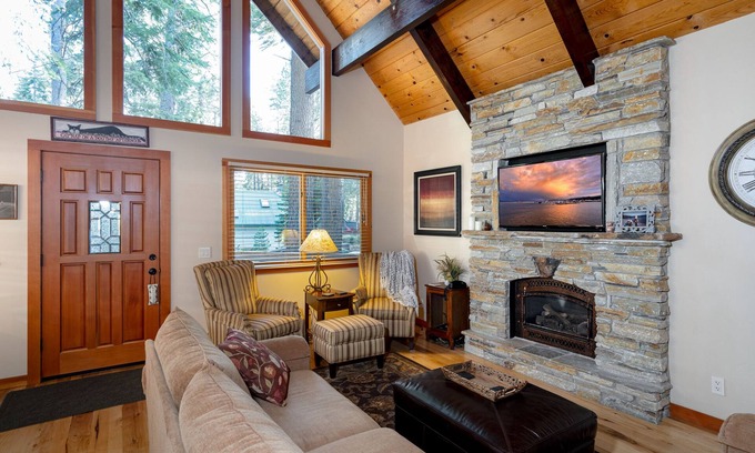 Sunnyside House | Inviting modern cabin in Sunnyside, walk to lake and access to Tahoe Park HOA.