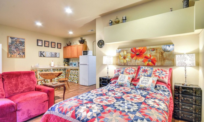 Hazel Dell Apartment | Inviting Studio w/Patio, 15 Mi to Portland!