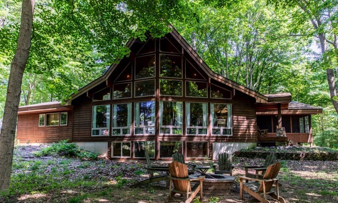 Harbert House | Inviting Timber Frame home near the beach with pool table, central AC, & W/D