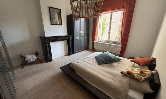 Ghent House | Inviting two bedroom suite with private bathroom and speed wifi in city centre