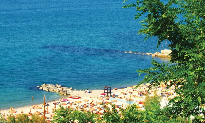 Mogliano House | Inviting vacation home with pool for a wonderful vacation.
