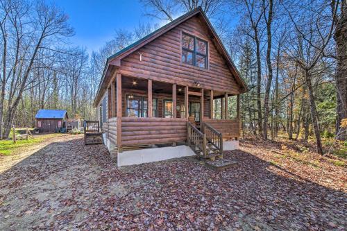 Weld House | Inviting Webb Lake Cabin with Mountain Views