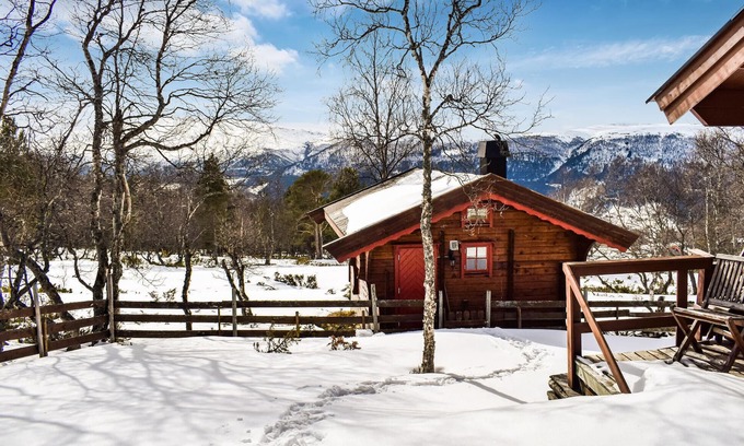 Dovre House | Inviting wooden cabin in Gudbrandsdalen.
