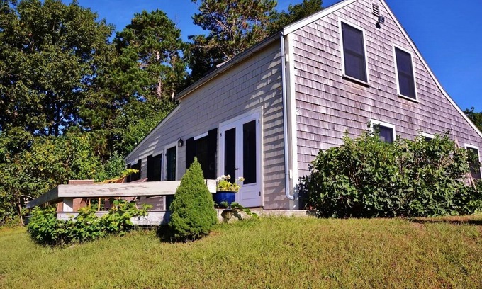Ipswich Cottage | Ipswich Cottage: Beautiful Views, 5 Mins to Beach