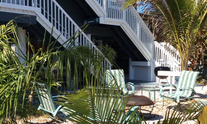 Independence Square Condo | IRB Island Cottages Upper Cottage 300 Gulf blvd. Indian Rocks Beach FL