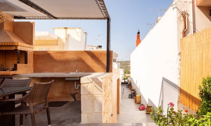 Perama Apartment | Irene's Garden, Evaggelia