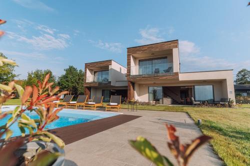 Oroslavje Apartment | Iris Croatica K - superior apartment with shared pool, awarded BEST APARTMENT IN CROATIA 2024