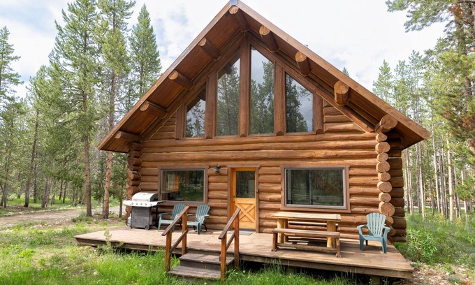 Stanley Cabin | Iron Creek Log Home - The Perfect 'Cabin In The Woods'