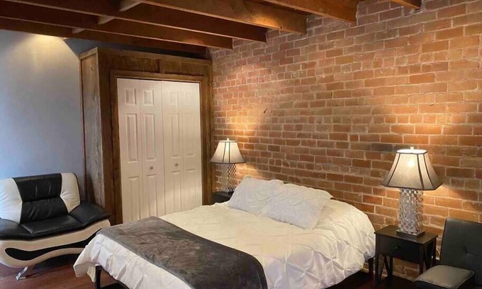 Iron Horse House | Iron Horse Carriage Home & Parking