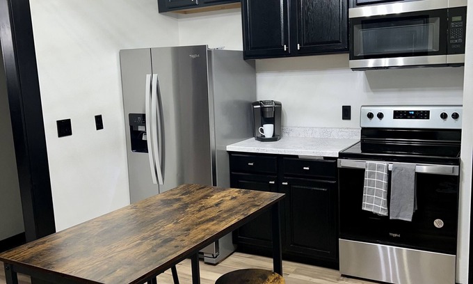 Cedar Rapids - Iowa City House | Irresistible ▪️Wk from hm ▪️Minutes from DT and River!