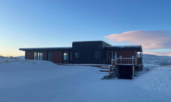 Selfoss Villa | Modern villa on Golden Circle - Gullfoss Geysir Þingvöllur - Freyjustíg 13, 805