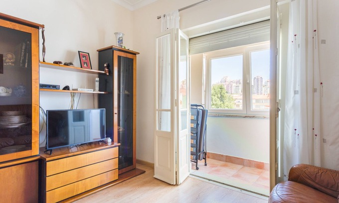 Algueirao - Mem Martins Apartment | Isabel Dream II, 4Km from Sintra, train 300m away