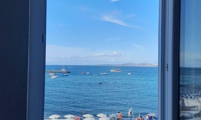 Ischia Porto Apartment | Ischia Porto Centralissimo con Terrazzo sul Mare