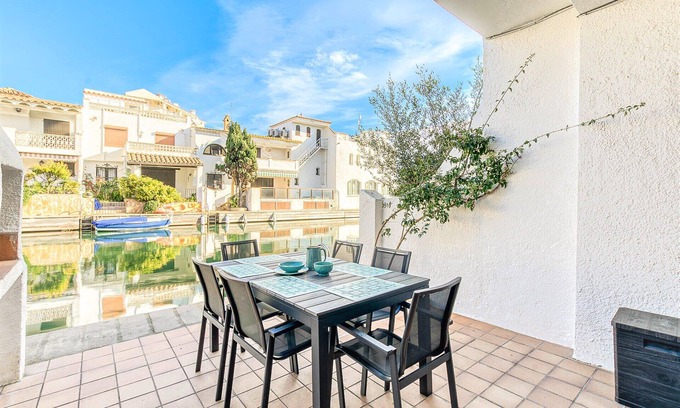 Empuriabrava Ski Chalet | ISLA CARTAGO 49 Empuriabrava