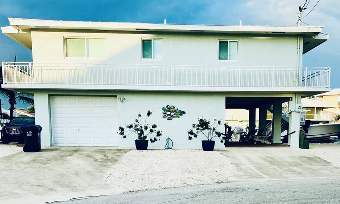 Islamorada House | Islamorada beach house - PRIVATE BEACH - KAYAKS - DOCK SPACE