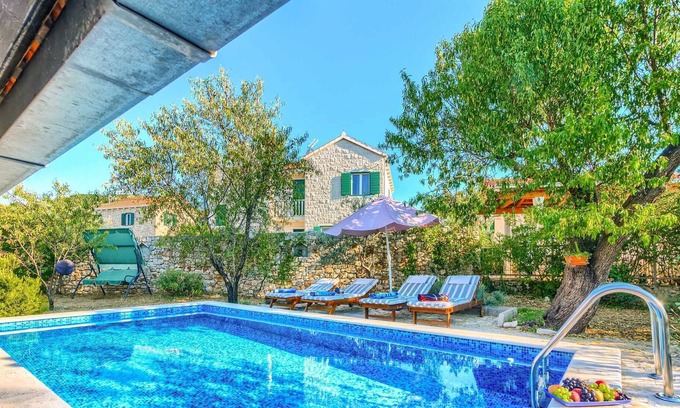 Dracevica Villa | ISLAND BRAC RETREAT VILLA