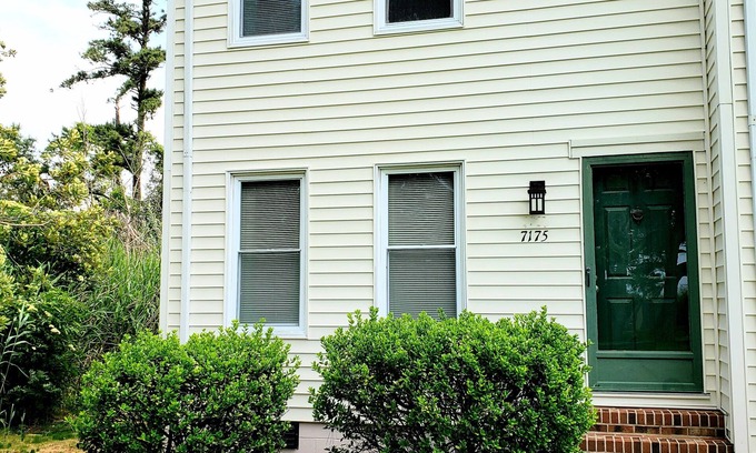 Chincoteague House | Island Escape - Townhouse - Enclosed back porch. NO LINENS