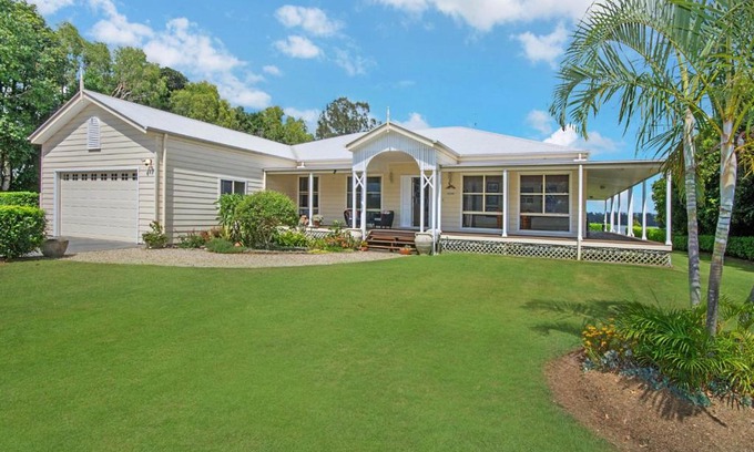 Palmers Island House | Island Getaway - Waterfront near Yamba