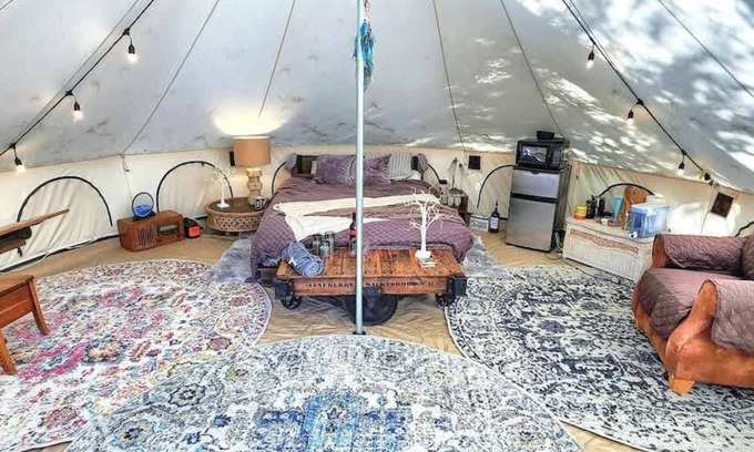Brantingham House | Island Glamping w/Boat, HotTub and Pet Friendly