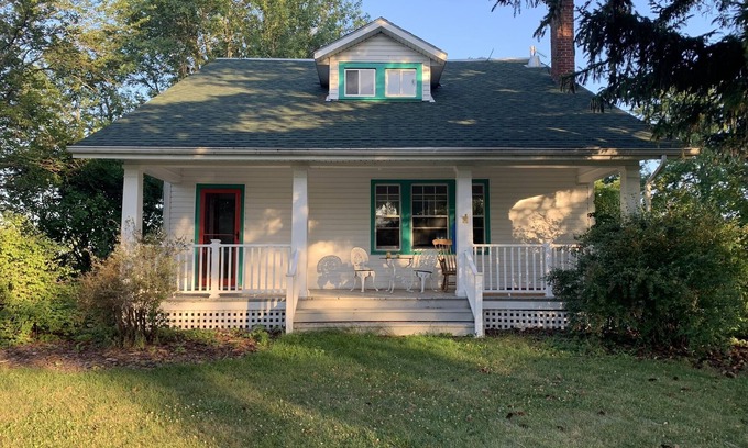Loyalist House | Island Home in Stella- steps to the lake
