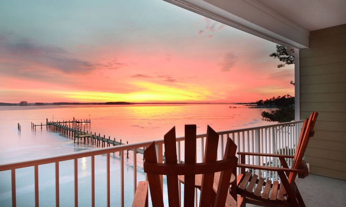 Piney Point Hotel | Island Inn & Suites, an Ascend Collection Hotel