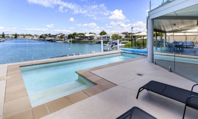 Banksia Beach House | Island Paradise On The Canal