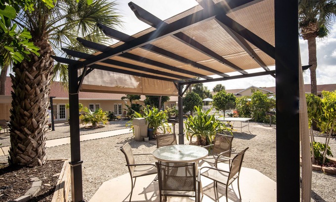 Venice Hotel | Island Sun Inn & Suites - Venice, Florida Historic Downtown & Beach Getaway