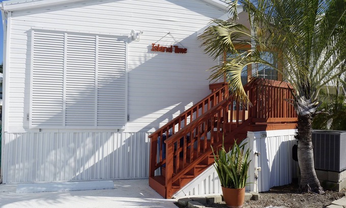 Cudjoe Key House | Island Therapy