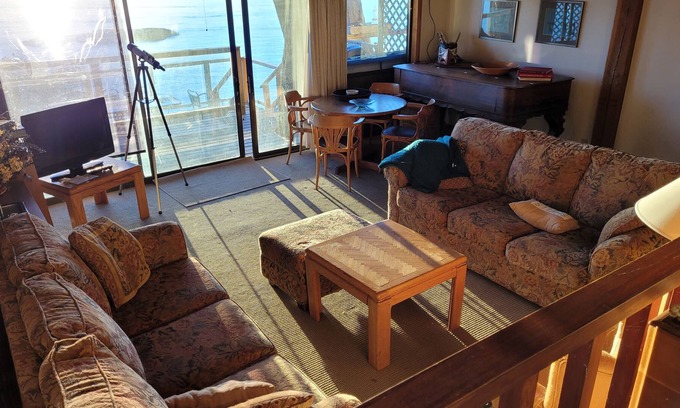Quadra Island Apartment | Island View at April Point