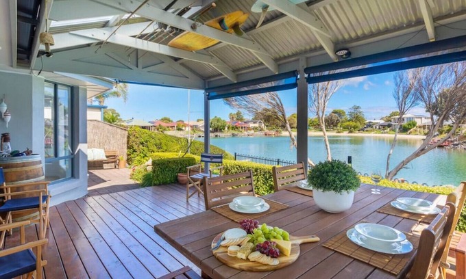 Encounter Bay House | "Islander Escape" - Private Jetty - Kayaks - Family Friendly - Wifi