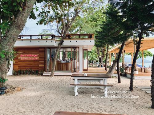 Sichon Hotel | Issara Beach Resort Beachfront