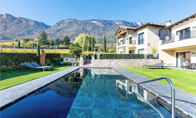 Berg/Monte Apartment | Apartment 'Weingut Gasshof Heindl' with Mountain View, Shared Pool and Wi-Fi