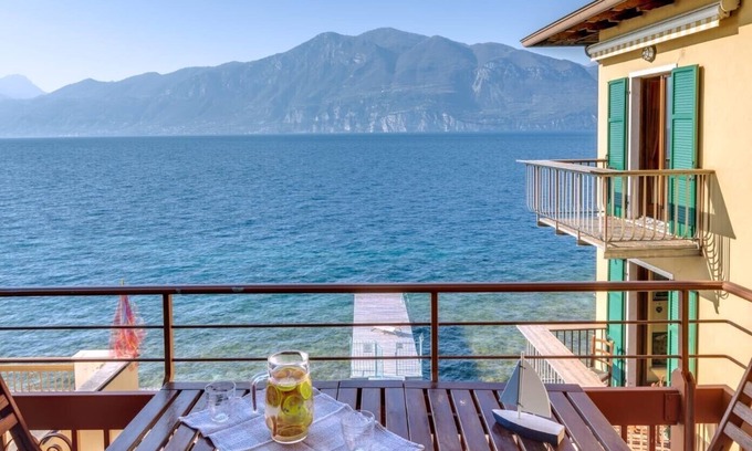 Brenzone sul Garda Apartment | apartment house olive tree